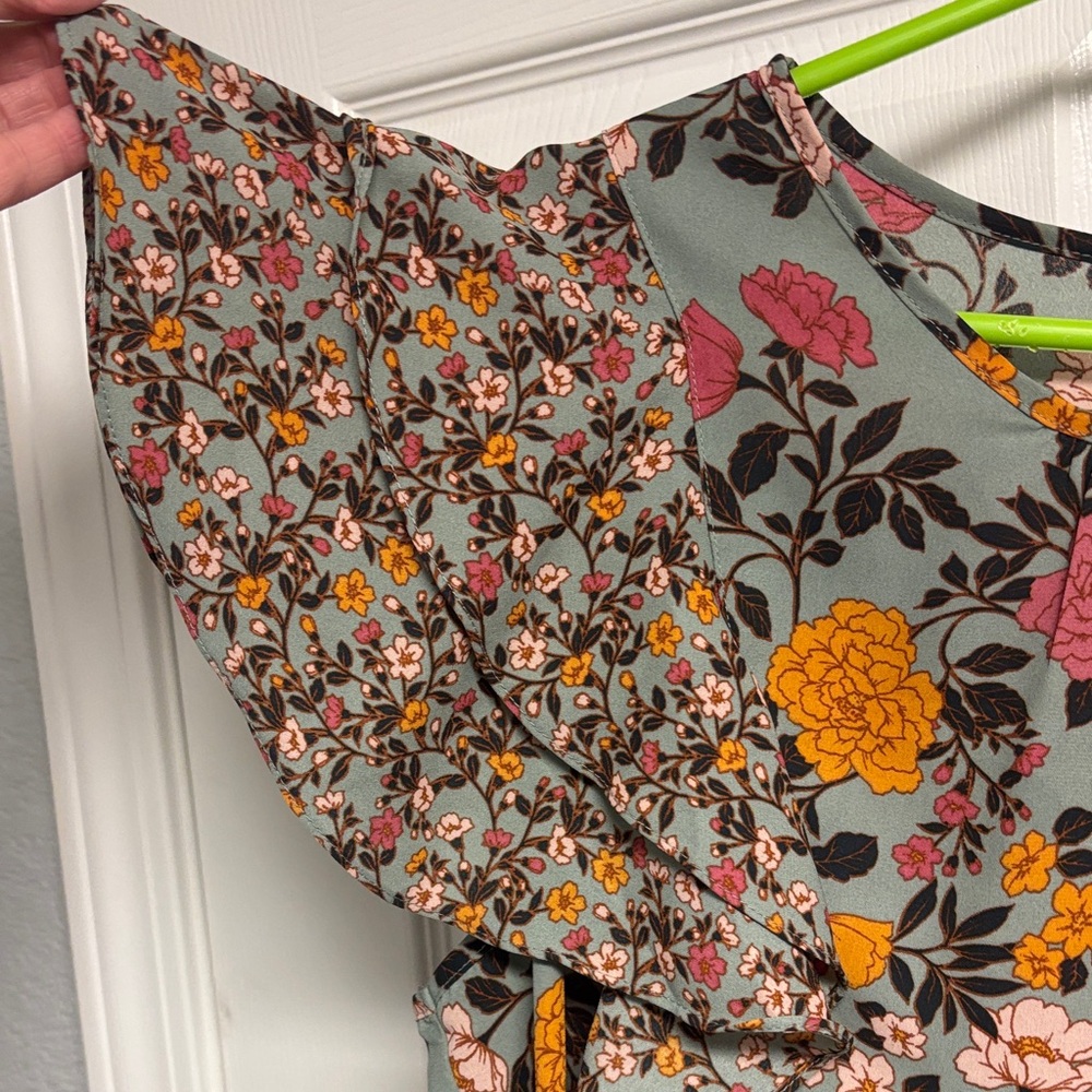 DR2 Floral Ruffle Sleeve Blouse in Green and Pink - Picture 3 of 7